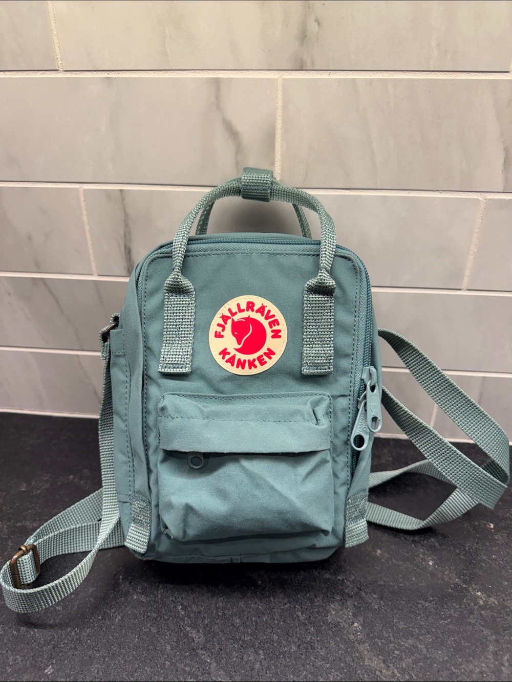 Kånken Mini Sling Bag - Frost Green